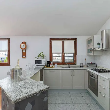 In Porec/istrien 10437 Апартаменты Пореч